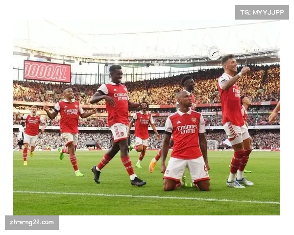 英超战幕开启 各队争夺激烈 球员状态精彩纷呈引人瞩目